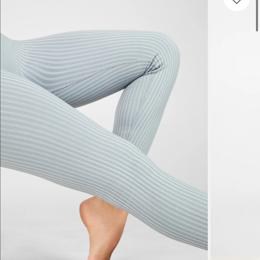 Fabletics Workout Set - Picture 6 of 6